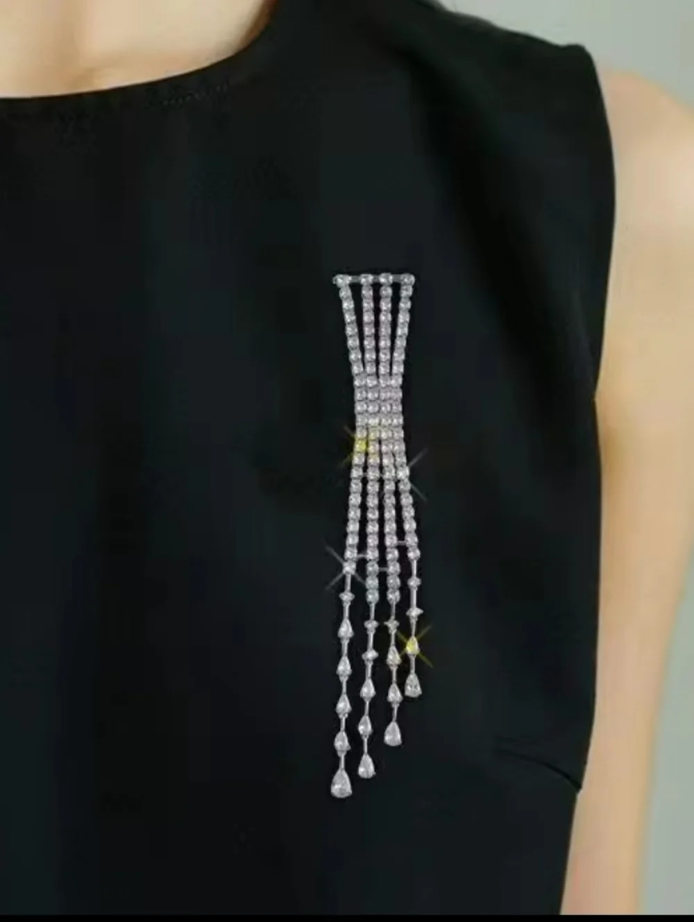 New! Crystal tassel shoulder brooch epaulette epaulet • NWOT #br3